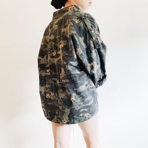 OVERSIZED FLORAL MILITARY JACKET
